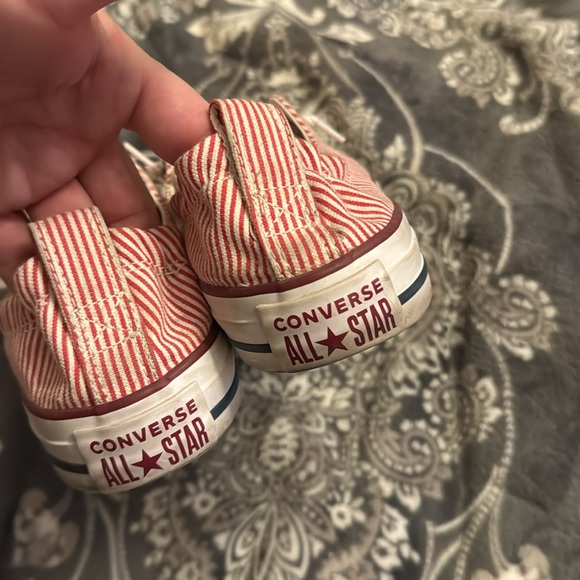 Converse Women’s Size 7 Red/White Stripe - Picture 7 of 7